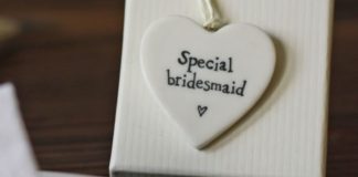 15-gifts-for-your-bridal-party-Special bridesmaid ceramic heart gift tag £3.50 The Wedding of my Dreams (2)