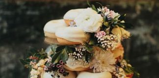 Getting married in the fall or planning a rustic autumn wedding? Then you need to see these autumn wedding cakes right now - you're about to fall in love!