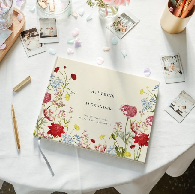 Papier-engagament-gift-wedding-guest-book