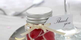jam-jars-sweets-wedding-favours